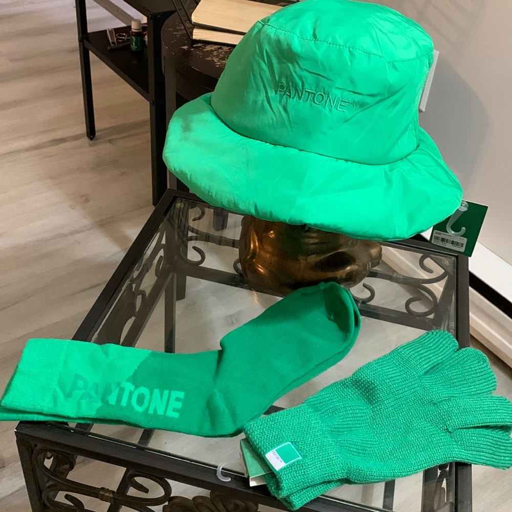 Pantone Winter Set NWT